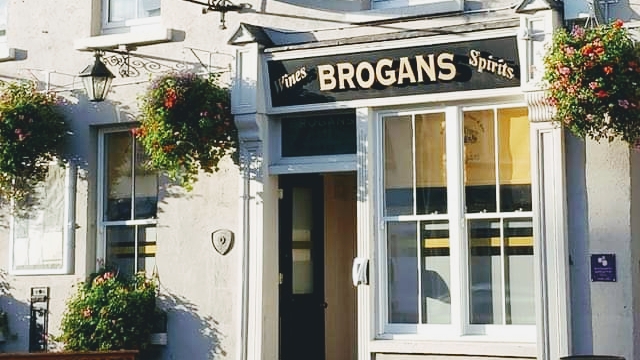 Brogan's Bar & Hotel - Trim