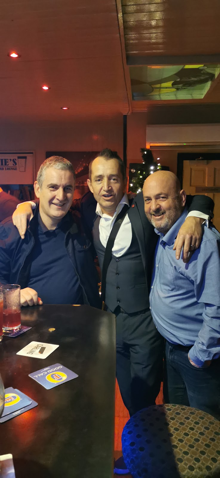 Junies Pub - Tuam