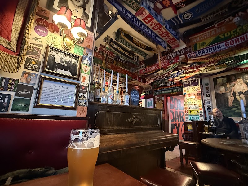 The American Bar - 65 Dock St