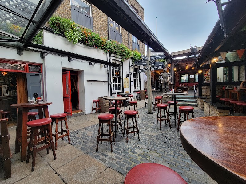 The Brazen Head - 20 Bridge St. Lower