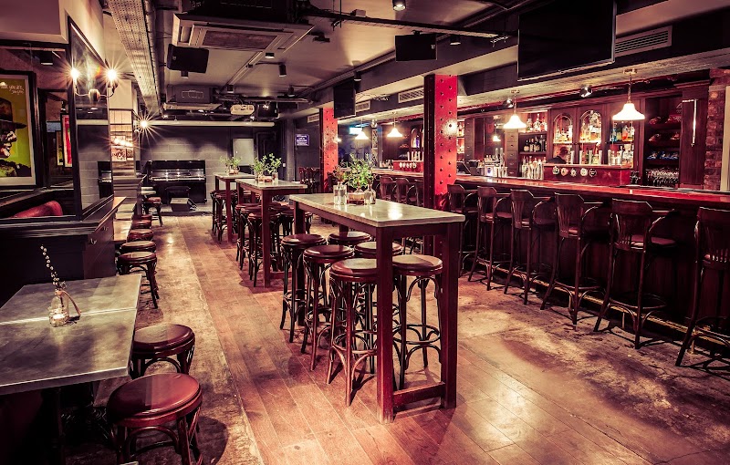 Gibney's London - 70