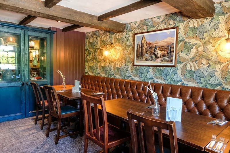 Hare & Hounds Inn - Werneth Low Rd