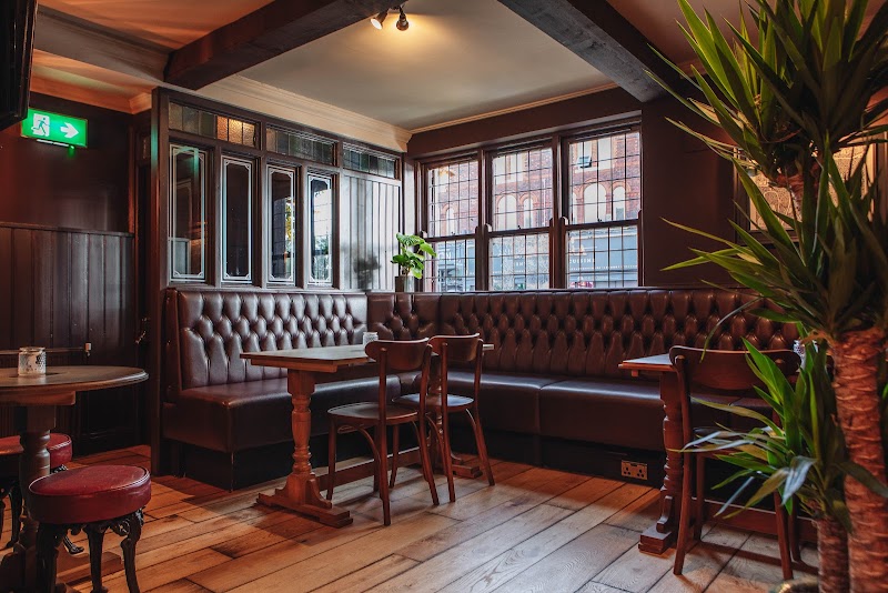 The Famous Crown - 770 Wilmslow Rd