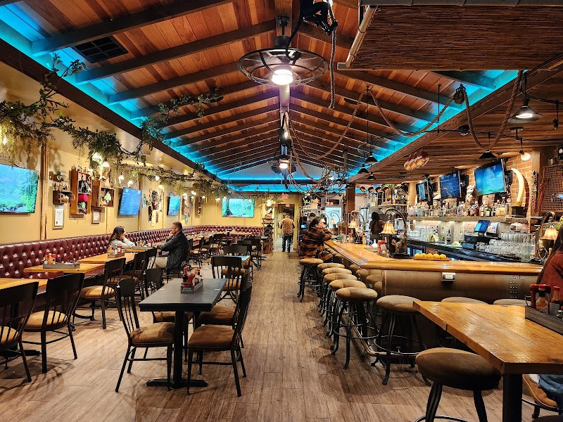 The Tradewinds Pub - Reedley